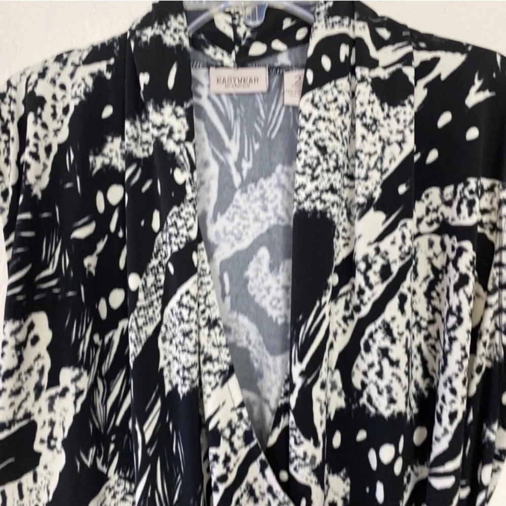 Chico’s Faux Wrap Top Black Size 2 ( Large ) - Picture 3 of 7
